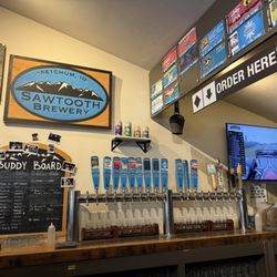 Sawtooth Brewery Public House - Tap and ordering area