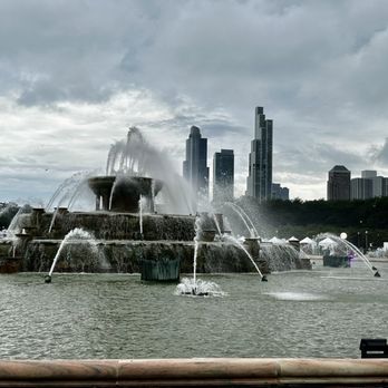 Buckingham Fountain - Landmarks & Historical Buildings Near Me - Chicago, Illinois