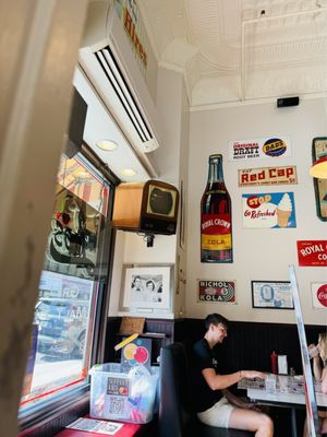 Leo's Grill & Malt Shop by null
