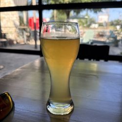 Gold cheek hefe