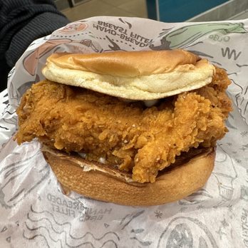 Jollibee - Spicy Chicken Sandwich - Fast Food Near Me - Tacoma, Washington