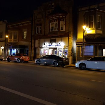 Insomnia Cookies - I think they should only be open at night - Ice Cream & Frozen Yogurt Near Me - Milwaukee, Wisconsin