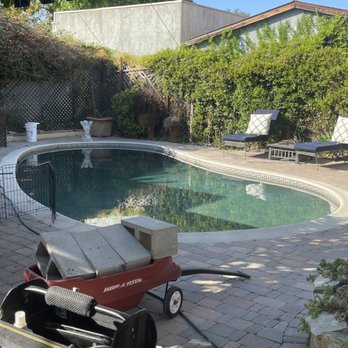 Platinum Pools & Spa - Not sure what color this is.  But it's not midnight blue. - Pool Cleaners Near Me - Burbank, California