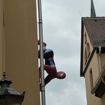 Hotel Mason - Outdoor Spider-Man hanging out - Hotels Near Me - Altenburg, TH