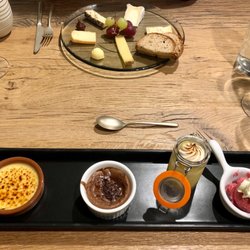 L'Instant Gourmand - L'assiette de desserts maison et  L'assortiment de fromages du " Bonheur est dans le pré " à Ciney