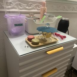 After the relaxing service you go to the mini salon and Kim had to blow dry n brush out my hair. She gave my apple tea with some macarons. After the relaxing service you go to the mini salon and Kim had to blow dry n brush out my hair. She gave my apple tea with some macarons.