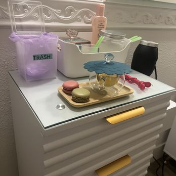 Pearl Beauty Head Spa - After the relaxing service you go to the mini salon and Kim had to blow dry n brush out my hair. She gave my apple tea with some macarons. - Day Spas Near Me - Rosemead, California Pearl Beauty Head Spa - After the relaxing service you go to the mini salon and Kim had to blow dry n brush out my hair. She gave my apple tea with some macarons. - Day Spas Near Me - Rosemead, California