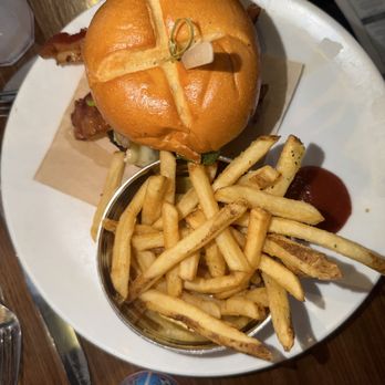 Viewhouse - Centennial - La Brie Wagyu Burger with fries - American Near Me - Centennial, Colorado
