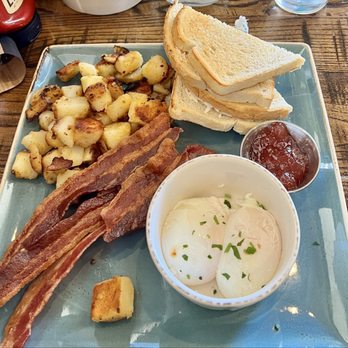 First Watch - Poached eggs, bacon and potatoes - Breakfast & Brunch Near Me - San Antonio, Texas