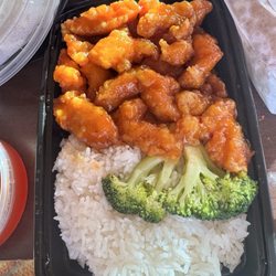 Red Chopsticks - General Tso's combo with white rice