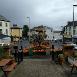 Old Court House - The outdoor seating area