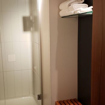Hôtel Alt Quartier Dix30 - Bathroom - Hotels Near Me - Brossard, Quebec Hôtel Alt Quartier Dix30 - Bathroom - Hotels Near Me - Brossard, Quebec