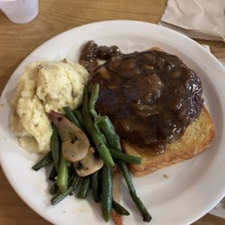 EJs Cotton Pickin Dive - Hamburger Steak meal