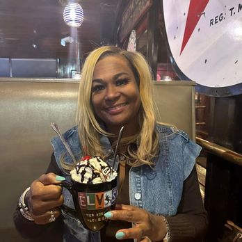 Marlowe's Ribs & Restaurant - Elvis Souvenir, coffee mug brownie! - Barbeque Near Me - Memphis, Tennessee Marlowe's Ribs & Restaurant - Elvis Souvenir, coffee mug brownie! - Barbeque Near Me - Memphis, Tennessee