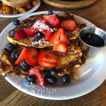 Fratelli Cafe - French Toast with Fruit - Coffee & Tea Near Me - Los Angeles, California