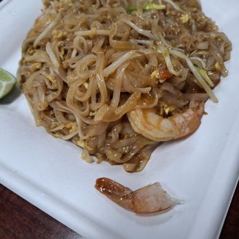 P's VietMi Cafe - Pad Thai with shrimp - Vietnamese Near Me - Orlando, Florida