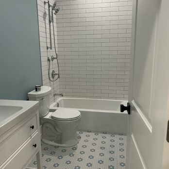 Lubinski Remodeling - a bathroom with a toilet, sink, and bathtub - General Contractors Near Me - Deerfield, Illinois
