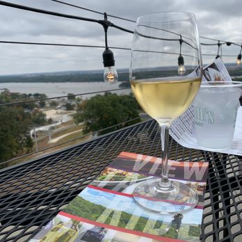 Aerie's Resort - Wineries Near Me - Grafton, Illinois Aerie's Resort - Wineries Near Me - Grafton, Illinois