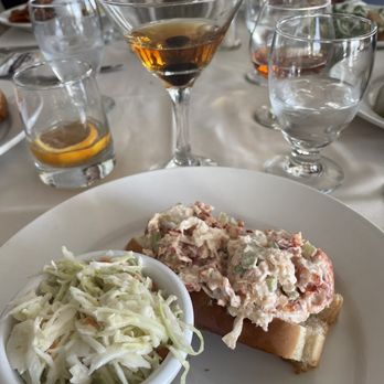 Boston Yacht Club - Lobstah roll - Boating Near Me - Marblehead, Massachusetts Boston Yacht Club - Lobstah roll - Boating Near Me - Marblehead, Massachusetts