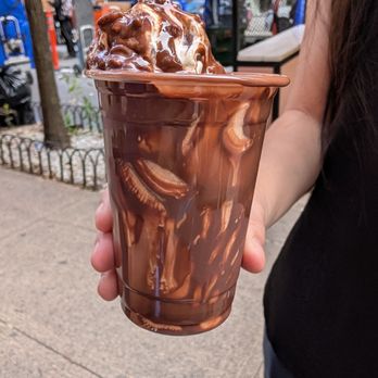 Glace - Nutella sundae - Ice Cream & Frozen Yogurt Near Me - New York, New York Glace - Nutella sundae - Ice Cream & Frozen Yogurt Near Me - New York, New York