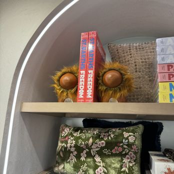 Lakeview Home - Cool bookend for kids - Home Decor Near Me - Aventura, Florida Lakeview Home - Cool bookend for kids - Home Decor Near Me - Aventura, Florida