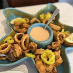 T A Restaurant - Lulas fritas (calamari) - absolutely delicious!