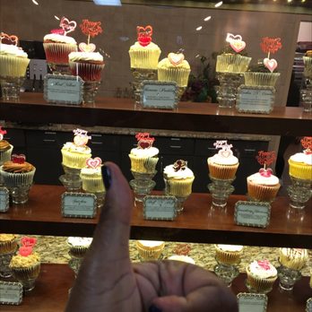 Fluellen Cupcakes - Display - Bakeries Near Me - Dallas, Texas