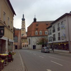 Kath. Pfarramt Mariä Himmelfahrt - Stadtpfarrkirche Mariä Himmelfahrt Kirche kostol pamiatka Deggendorf