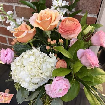 Donna & Larry's Flowers - Florists Near Me - Northville, Michigan Donna & Larry's Flowers - Florists Near Me - Northville, Michigan