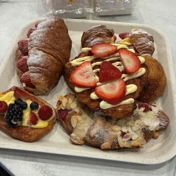 Paris Baguette - Fresh and mildly sweet - Desserts Near Me - Livermore, California Paris Baguette - Fresh and mildly sweet - Desserts Near Me - Livermore, California