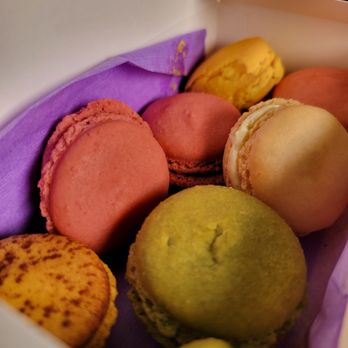 Le Macaron French Pastries - Lemon Cream Madagascar Black Vanilla Rose Pistachio Chocolate Praline - Coffee & Tea Near Me - Winter Park, Florida Le Macaron French Pastries - Lemon Cream Madagascar Black Vanilla Rose Pistachio Chocolate Praline - Coffee & Tea Near Me - Winter Park, Florida