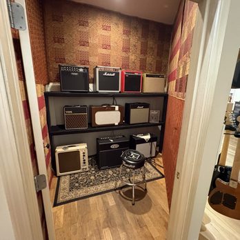 Chicago Music Exchange - Studio Room - Musical Instruments & Teachers Near Me - Chicago, Illinois