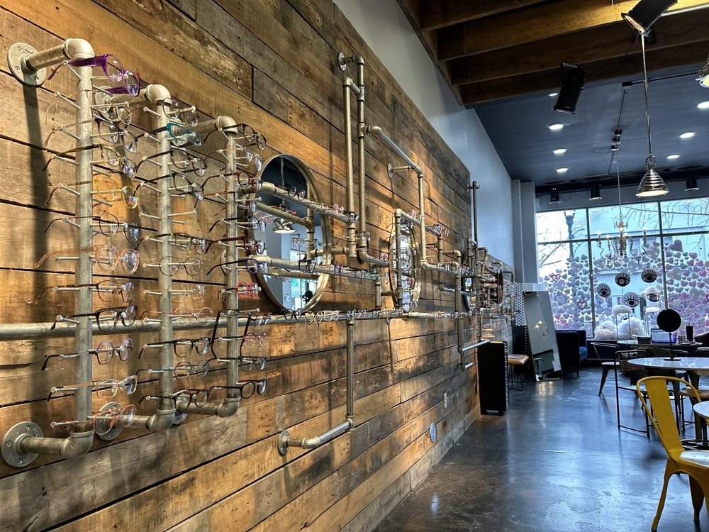 OSCAR OGLETHORPE EYEWEAR Updated September 2024 20 Photos & 45 Reviews 226 S Elm St
