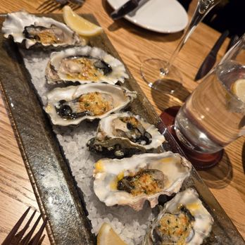 Charlotte Restaurant & Lounge - Oysters Charlotte - New American Near Me - Seattle, Washington