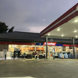 Exterior photo of RaceTrac - Dallas, Texas Exterior photo of RaceTrac - Dallas, Texas