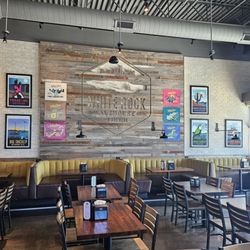 White Rock Alehouse & Brewery - Dining area