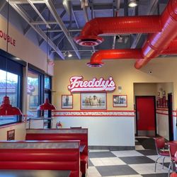 Freddy's Frozen Custard & Steakburgers - Interior