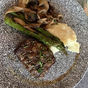 The Eagle's Nest - Filet with asparagus and garlic mashed potatoes - American Near Me - Indianapolis, Indiana The Eagle's Nest - Filet with asparagus and garlic mashed potatoes - American Near Me - Indianapolis, Indiana