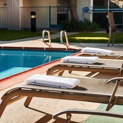 Best Western Heritage Inn - Outdoor Pool Lounge Chairs