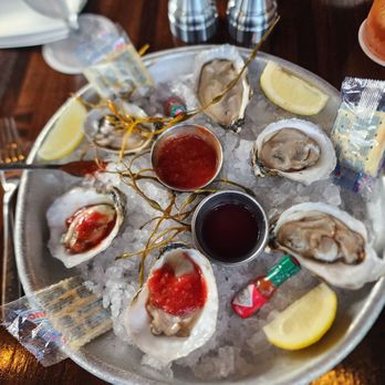 Ocean Lounge - Olde Salts from Rappahannock River Oysters - Wine Bars Near Me - Hilton Head Island, South Carolina Ocean Lounge - Olde Salts from Rappahannock River Oysters - Wine Bars Near Me - Hilton Head Island, South Carolina