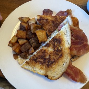 Frankie & Lola's Front Street Cafe - Breakfast & Brunch Near Me - Morro Bay, California