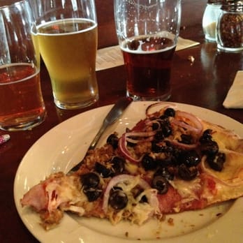 McMenamins Ringlers Pub - Great beer with pizza. Note the different froths on the glasses and the amount of olives heaped! - Pubs Near Me - Portland, Oregon McMenamins Ringlers Pub - Great beer with pizza. Note the different froths on the glasses and the amount of olives heaped! - Pubs Near Me - Portland, Oregon