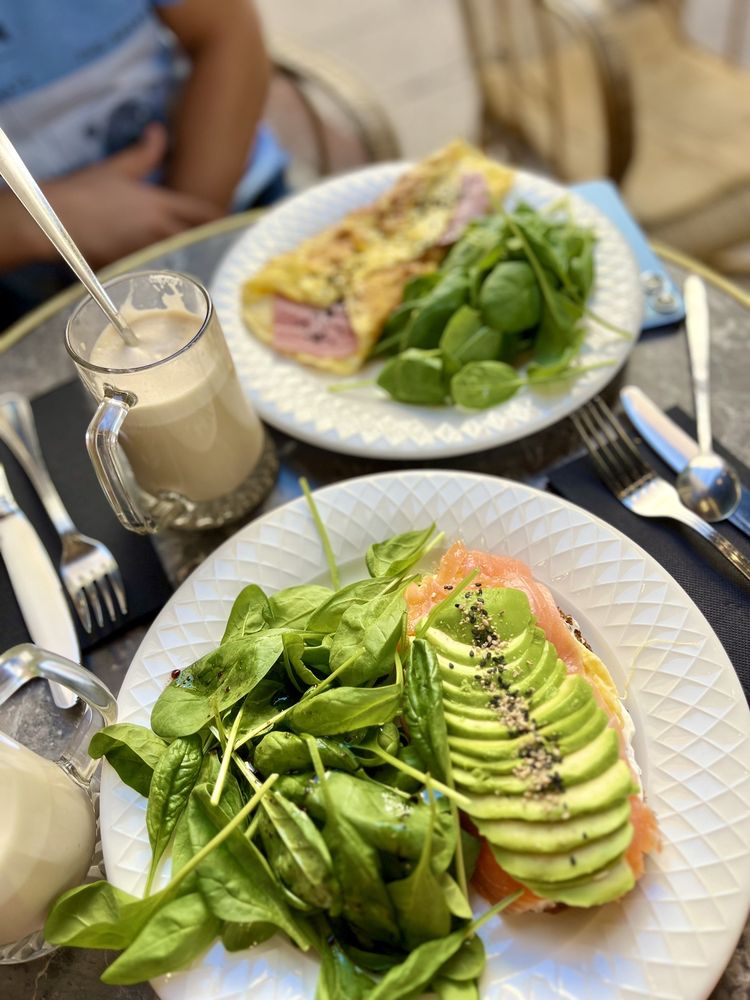 MAISON CHARLOTTE BUSSET CANNES 26 Rue Hoche, Cannes, AlpesMaritimes