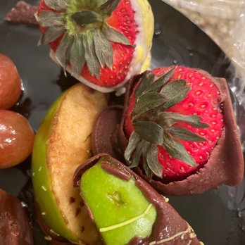 Edible Arrangements - chocolate covered fruit on a plate - Gift Shops Near Me - Mundelein, Illinois Edible Arrangements - chocolate covered fruit on a plate - Gift Shops Near Me - Mundelein, Illinois