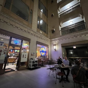 Pittsfield Cafe - Lobby area - Breakfast & Brunch Near Me - Chicago, Illinois Pittsfield Cafe - Lobby area - Breakfast & Brunch Near Me - Chicago, Illinois