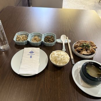 Blue Magpie - Bars Near Me - Arcadia, California
