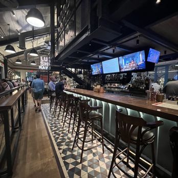 Lucky Shuck - Bar seating - Seafood Near Me - Jupiter, Florida