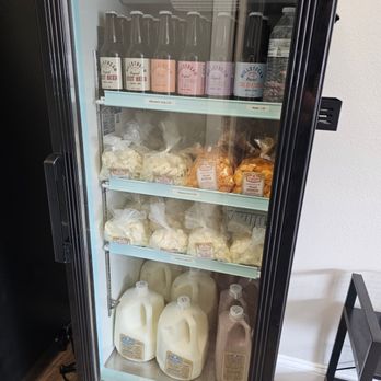 Jackie's Ice Cream - Creamtop milk, squeaky cheese curds, and soda - Ice Cream & Frozen Yogurt Near Me - Preston, Iowa
