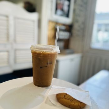 High-Pie - Iced coffee and vegan peanut butter cookie - Themed Cafes Near Me - Oceanside, California