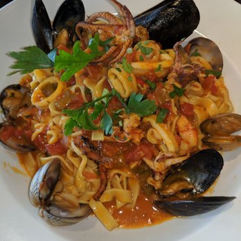 Bodega Malbec - Fettuccine Golfo Nuevo - Argentine Near Me - Toluca Lake, California Bodega Malbec - Fettuccine Golfo Nuevo - Argentine Near Me - Toluca Lake, California